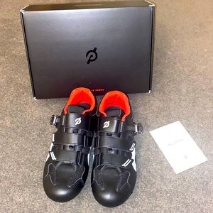 Peleton Bike Shoes Size 43 (Men’s 10). Gently used but perfect condition!